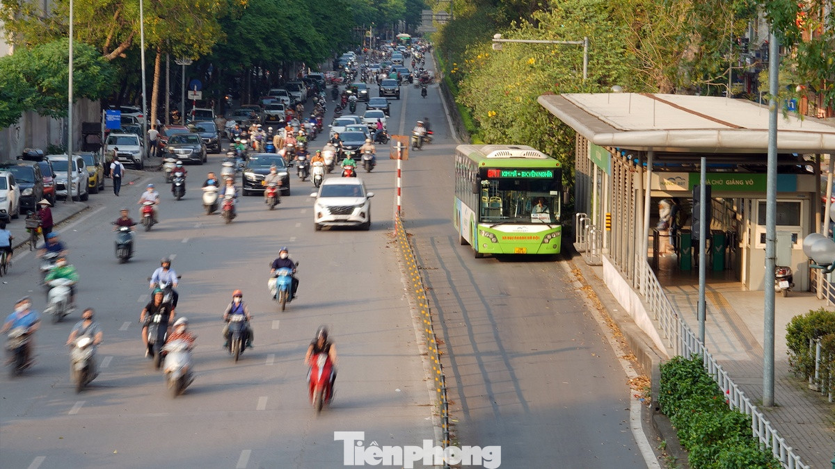 Tuyến buýt nhanh BRT sẽ được thay thế bởi đường sắt đô thị (Metro) - Thông tin được đưa ra tại cuộc họp của đoàn giám sát Ủy ban Thường vụ Quốc hội làm việc với Hà Nội về "việc thực hiện chính sách, pháp luật về bảo đảm trật tự, an toàn giao thông từ năm 2009 đến năm 2023".