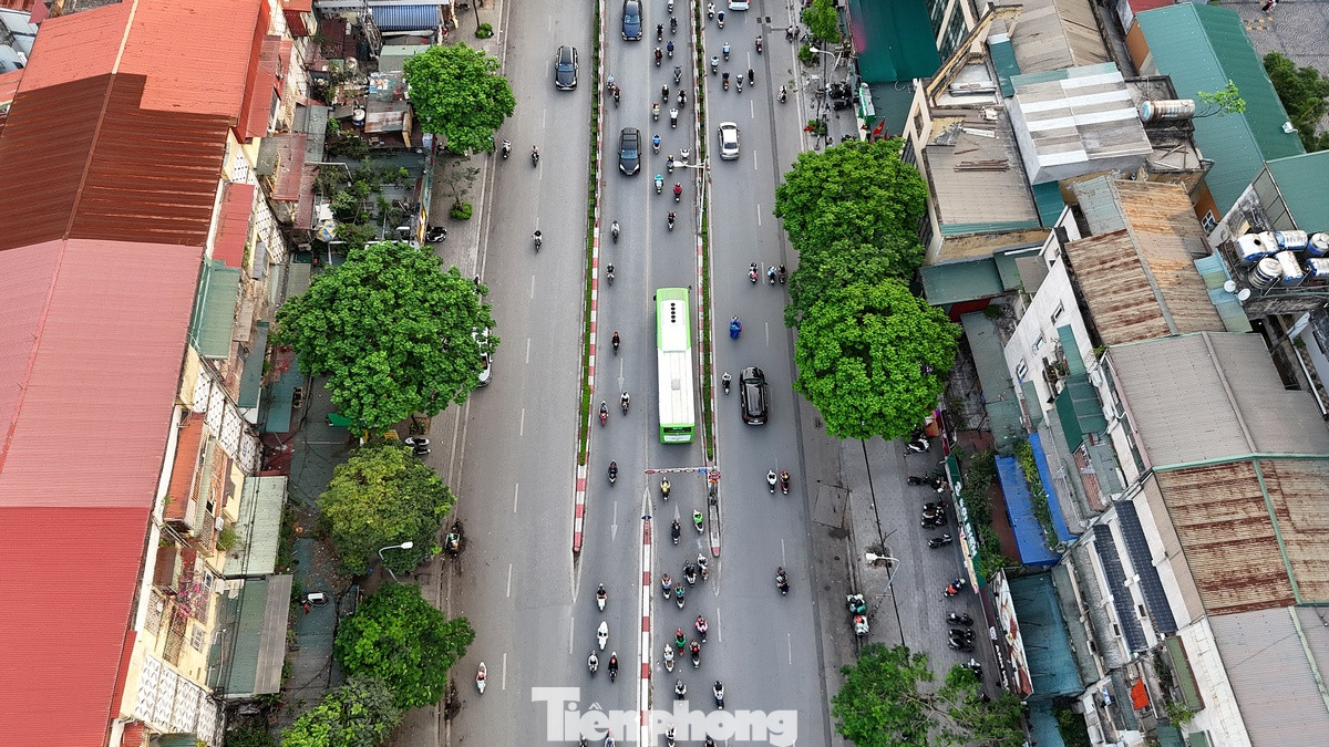 Mặc dù xe buýt BRT được bố trí làn đường riêng, nhà ga tiêu chuẩn như đường sắt trên cao, tuy nhiên lại không mang lại hiệu quả.
