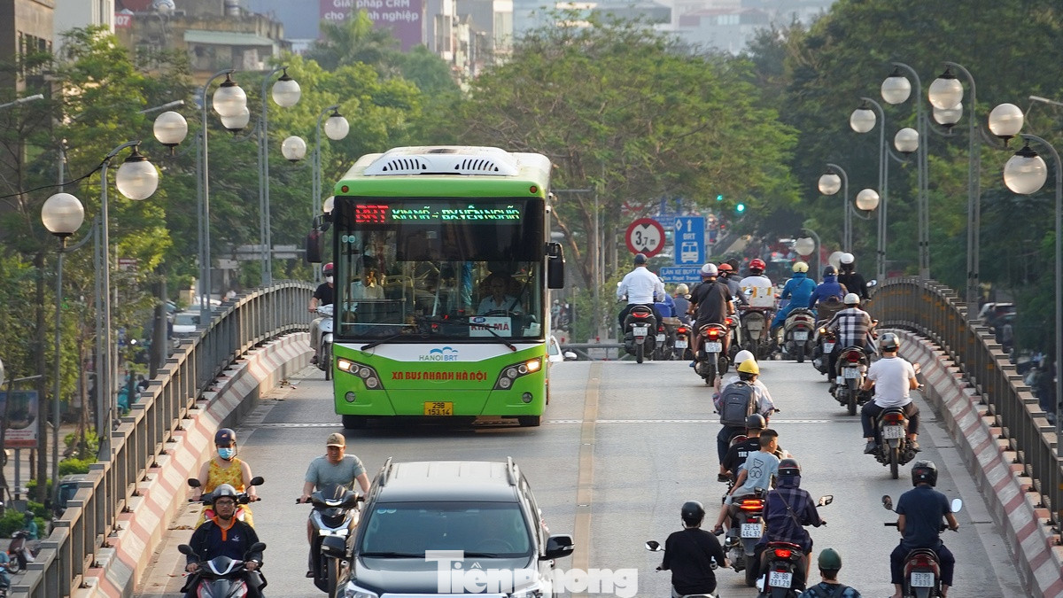 Từ thực tế này nên trong phương án điều chỉnh quy hoạch chung về phát triển giao thông sắp tới, thành phố có kế hoạch sẽ thay thế tuyến buýt BRT bằng tuyến đường sắt đô thị.