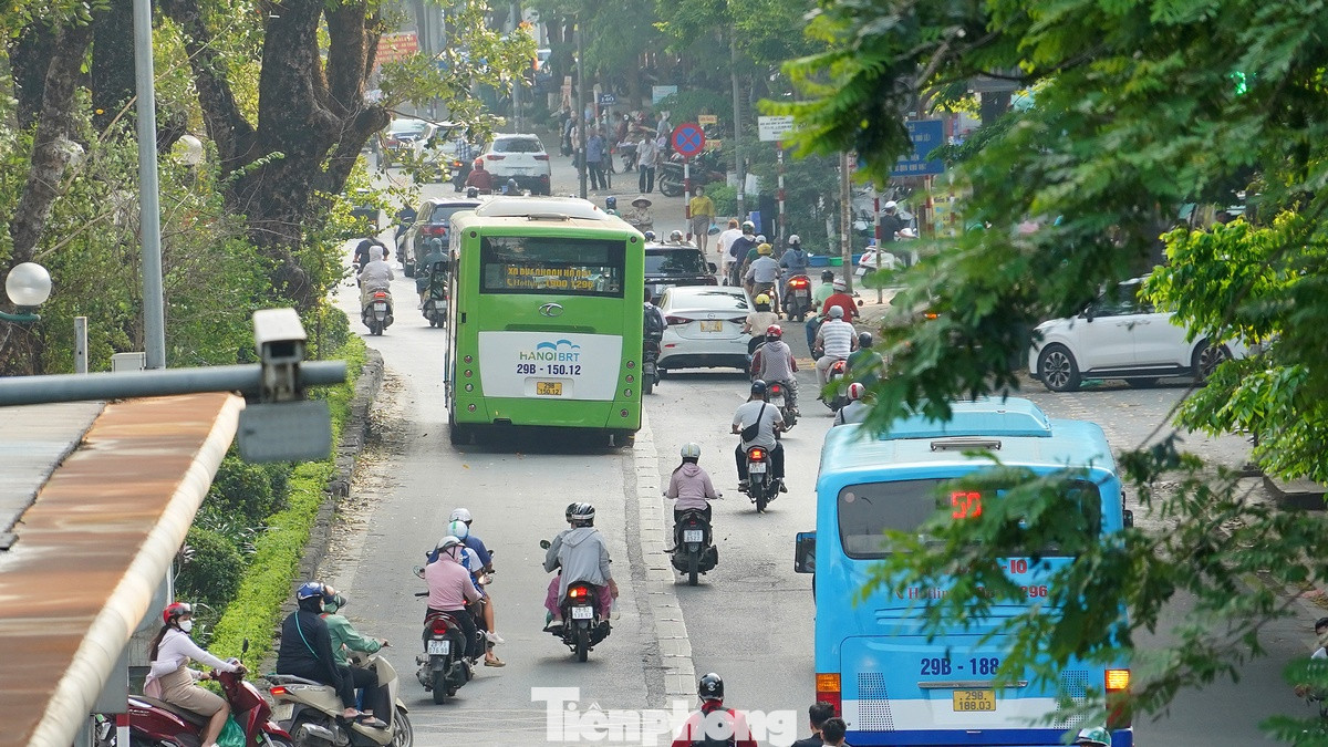 Từ thực tế này nên trong phương án điều chỉnh quy hoạch chung về phát triển giao thông sắp tới, thành phố có kế hoạch sẽ thay thế tuyến buýt BRT bằng tuyến đường sắt đô thị.
