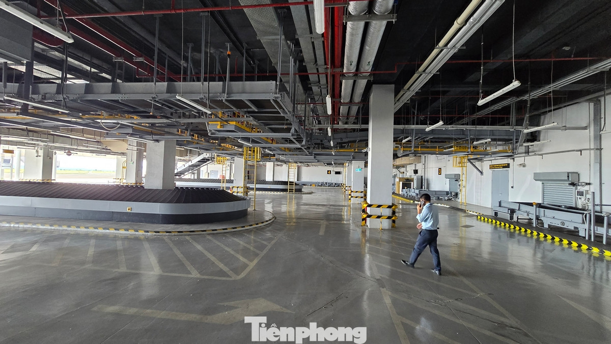 Hệ thống đèn chiếu sáng bên trong được cắt giảm bớt. Mọi công tác an ninh, an toàn được sân bay Vân Đồn chuẩn bị kỹ lưỡng để ứng phó với bão YAGI.