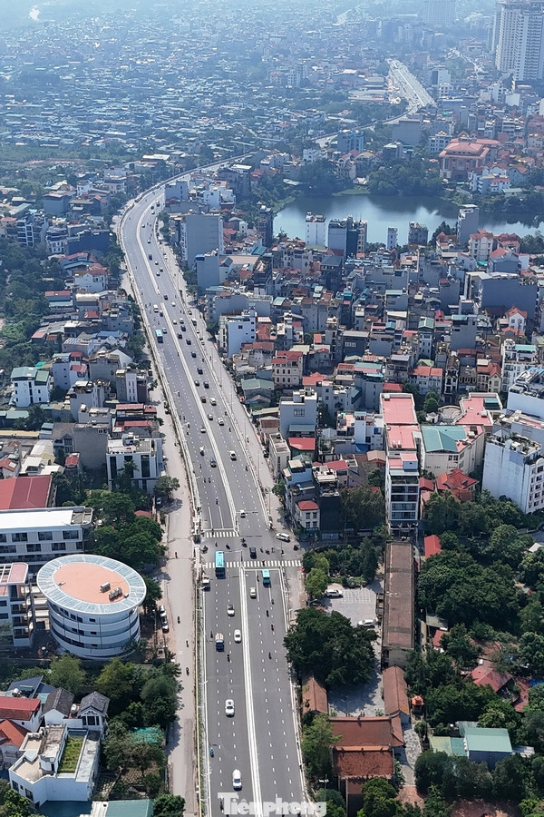 Đối với các phương tiện xe kinh doanh chở khách, xe tải, Sở GTVT thực hiện cấm xe chở khách trên 16 chỗ và xe tải trên 2,5 tấn quay đầu tại các điểm mở dải phân cách trên đường Âu Cơ - đoạn đối diện các ngõ: Ngõ 123, ngõ 207 Âu Cơ và ngõ 231 Âu Cơ. Đối với các phương tiện xe kinh doanh chở khách, xe tải, Sở GTVT thực hiện cấm xe chở khách trên 16 chỗ và xe tải trên 2,5 tấn quay đầu tại các điểm mở dải phân cách trên đường Âu Cơ - đoạn đối diện các ngõ: Ngõ 123, ngõ 207 Âu Cơ và ngõ 231 Âu Cơ.