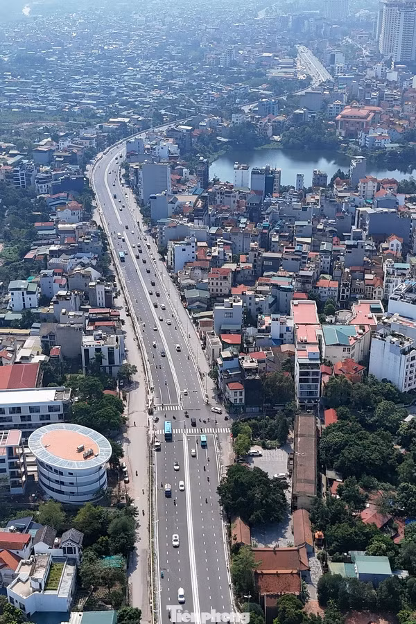 Đối với các phương tiện xe kinh doanh chở khách, xe tải, Sở GTVT thực hiện cấm xe chở khách trên 16 chỗ và xe tải trên 2,5 tấn quay đầu tại các điểm mở dải phân cách trên đường Âu Cơ - đoạn đối diện các ngõ: Ngõ 123, ngõ 207 Âu Cơ và ngõ 231 Âu Cơ. Đối với các phương tiện xe kinh doanh chở khách, xe tải, Sở GTVT thực hiện cấm xe chở khách trên 16 chỗ và xe tải trên 2,5 tấn quay đầu tại các điểm mở dải phân cách trên đường Âu Cơ - đoạn đối diện các ngõ: Ngõ 123, ngõ 207 Âu Cơ và ngõ 231 Âu Cơ.