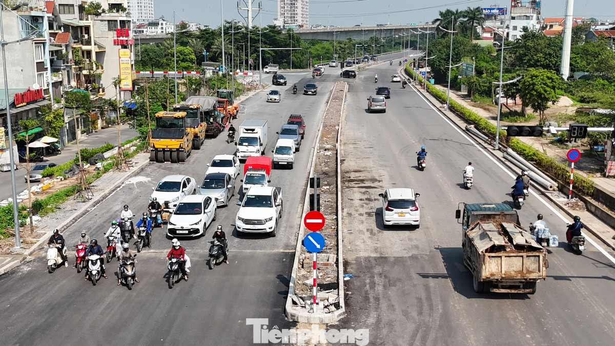 Hiện nhà thầu đang hoàn thiện nốt ở khu vực đường Âu Cơ tiếp giáp với đường Lạc Long Quân - đường An Dương Vương. Hiện nhà thầu đang hoàn thiện nốt ở khu vực đường Âu Cơ tiếp giáp với đường Lạc Long Quân - đường An Dương Vương.