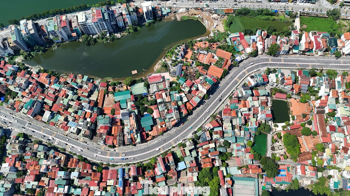 Đường Âu Cơ (quận Tây Hồ, TP Hà Nội) đã hoàn thành sau hơn 4 năm triển khai xây dựng chỉ với chiều dài 3,7km đường. Đường Âu Cơ (quận Tây Hồ, TP Hà Nội) đã hoàn thành sau hơn 4 năm triển khai xây dựng chỉ với chiều dài 3,7km đường.