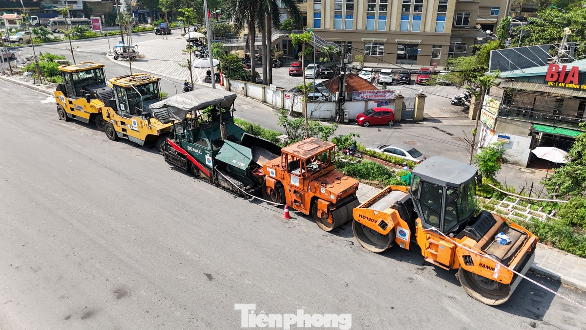 Hiện nhà thầu đang hoàn thiện nốt ở khu vực đường Âu Cơ tiếp giáp với đường Lạc Long Quân - đường An Dương Vương. Hiện nhà thầu đang hoàn thiện nốt ở khu vực đường Âu Cơ tiếp giáp với đường Lạc Long Quân - đường An Dương Vương.