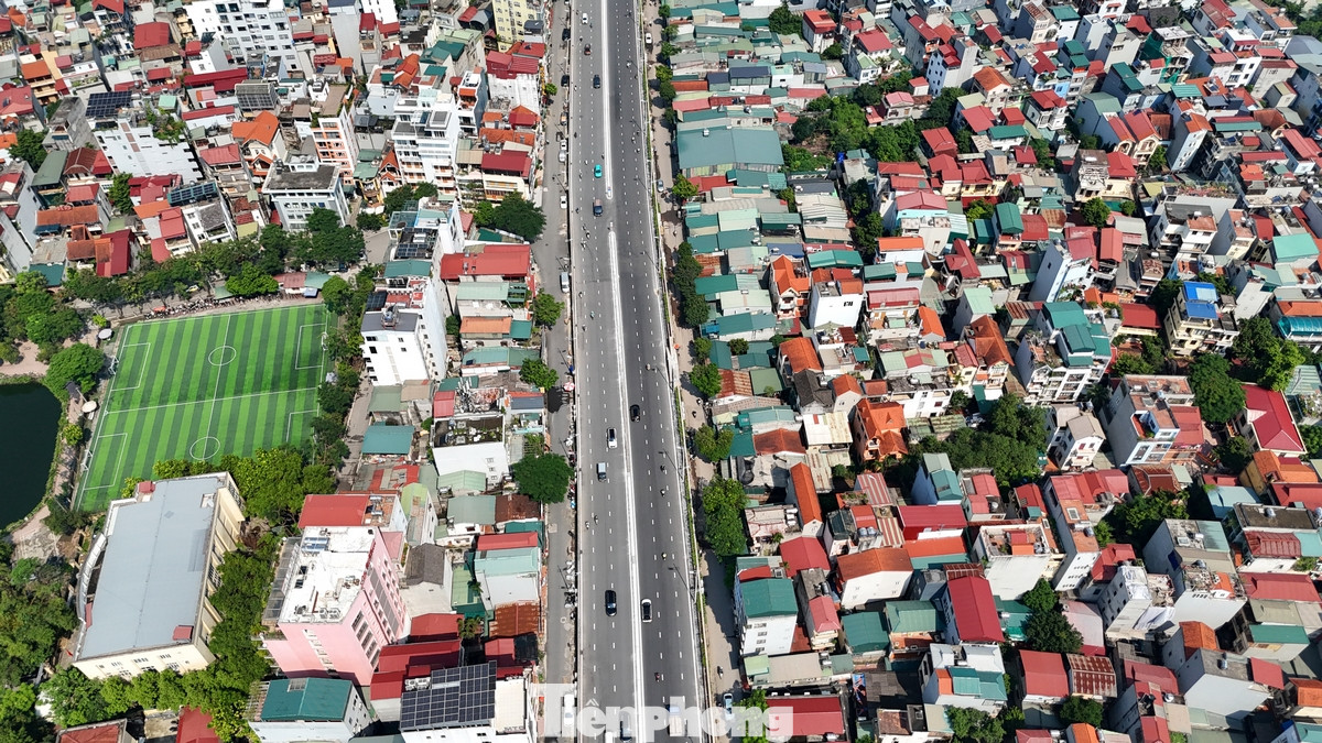 Trên tuyến đường dân sinh (đường 5m) phía trong đê: Tại đoạn từ nút giao Xuân Diệu (gần chợ hoa Quảng An) đến nút giao Xuân Diệu (gần Khách sạn Thắng Lợi); Đoạn từ ngõ 399 Âu Cơ đến nút giao Xuân Diệu (gần chợ hoa Quảng An), tổ chức cho ô tô đi một chiều từ Cầu Nhật Tân đi Cầu Long Biên. Trên tuyến đường dân sinh (đường 5m) phía trong đê: Tại đoạn từ nút giao Xuân Diệu (gần chợ hoa Quảng An) đến nút giao Xuân Diệu (gần Khách sạn Thắng Lợi); Đoạn từ ngõ 399 Âu Cơ đến nút giao Xuân Diệu (gần chợ hoa Quảng An), tổ chức cho ô tô đi một chiều từ Cầu Nhật Tân đi Cầu Long Biên.