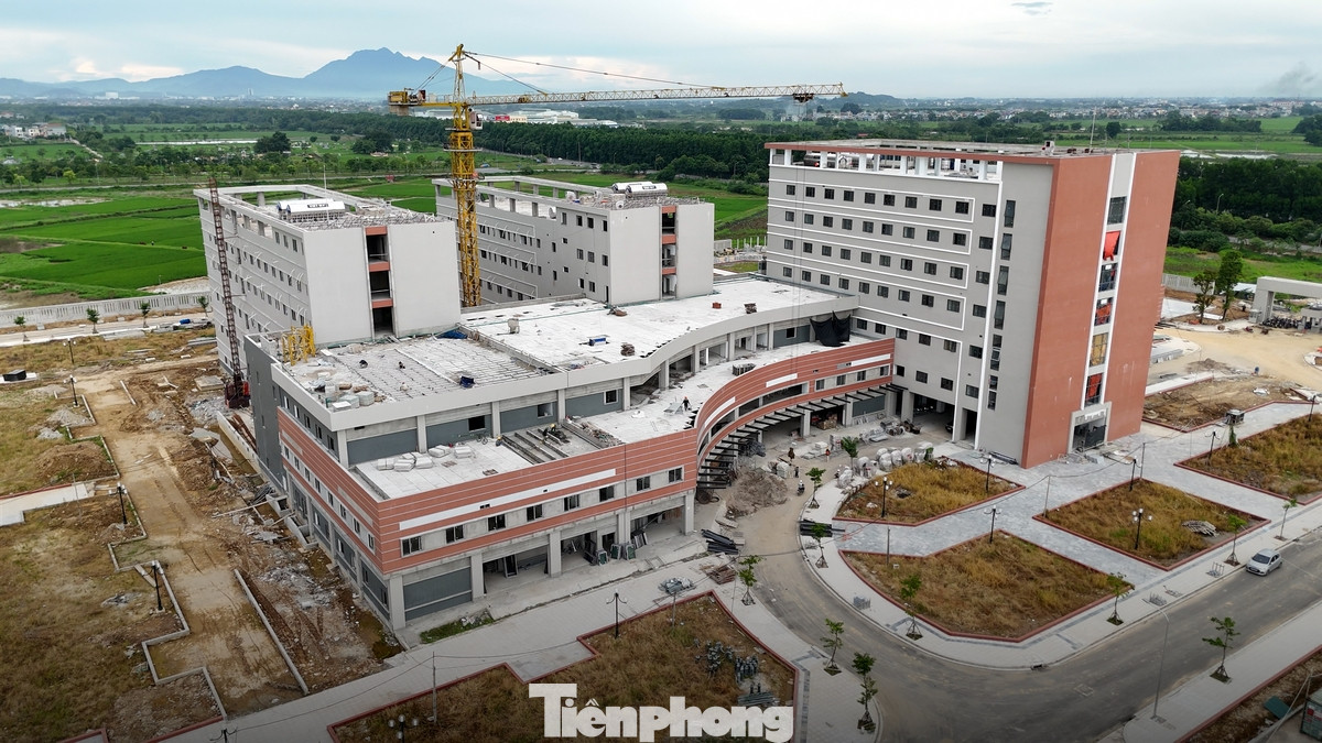 Công trình được đầu tư xây mới trên tổng diện tích xây dựng khoảng 6ha, gồm khối hành chính 3 tầng, khối kỹ thuật nghiệp vụ 8 tầng.