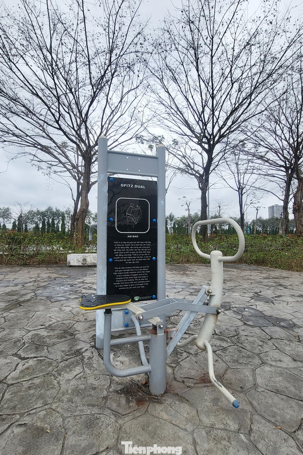 Trước đề xuất của chủ đầu tư cùng các sở, ngành… mới đây, UBND thành phốHà Nội đã cho phép công viên này được tạm đưa vào hoạt động, phục vụ nhân dân trong dịp tết Giáp Thìn 2024. Trước đề xuất của chủ đầu tư cùng các sở, ngành… mới đây, UBND thành phốHà Nội đã cho phép công viên này được tạm đưa vào hoạt động, phục vụ nhân dân trong dịp tết Giáp Thìn 2024.