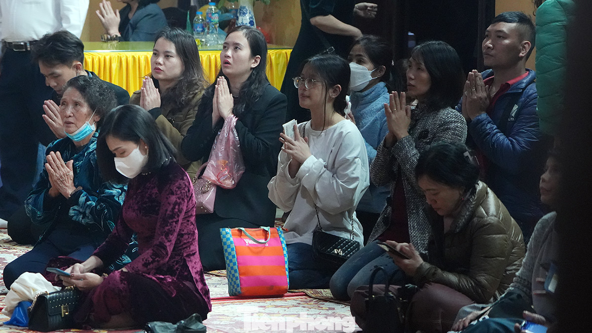 "Đi chùa xin lộc đầu năm cho lòng thanh thản, cho tâm an lành". Đó cũng là suy nghĩ của nhiều Phật tử và người dân khi đi lễ chùa.