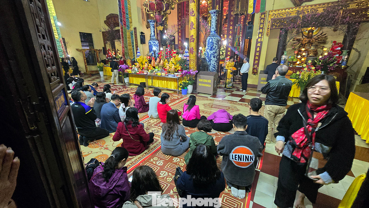 "Đi chùa xin lộc đầu năm cho lòng thanh thản, cho tâm an lành". Đó cũng là suy nghĩ của nhiều Phật tử và người dân khi đi lễ chùa.