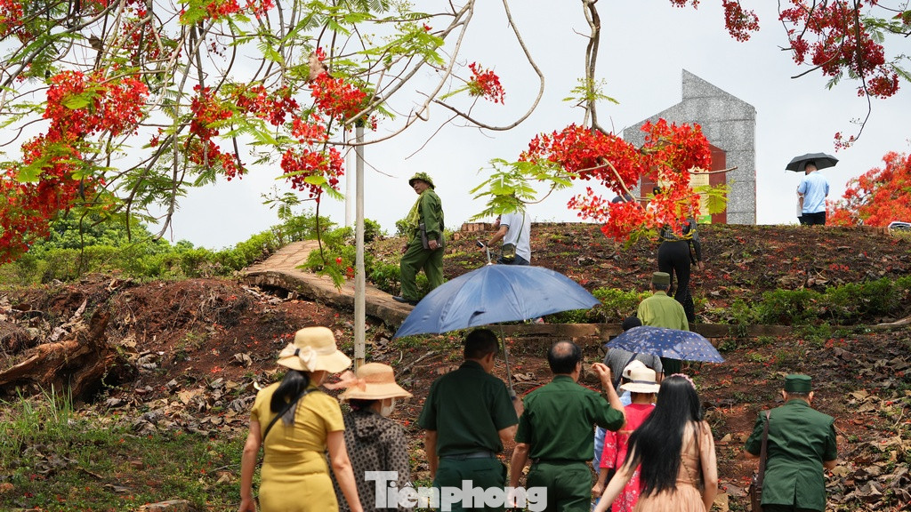 Đây là một trong những cứ điểm chiến lược của thực dân Pháp trong chiến dịch Điện Biên Phủ cách đây 70 năm. Đồi A1 là mắt xích quan trọng của hệ thống 5 quả đồi bảo vệ phía Đông. Địch đã tập trung nhiều binh lực, hỏa lực và xây dựng công sự vững chãi ở đây, gây ra nhiều khó khăn cho quân ta khi tiến công. Đến nay, đồi A1 vẫn sừng sững giữa núi rừng Tây Bắc, trước ngày kỷ niệm chiến thắng, đã có rất nhiều du khách thập phương đổ về nơi đây ghé thăm lại nơi này.