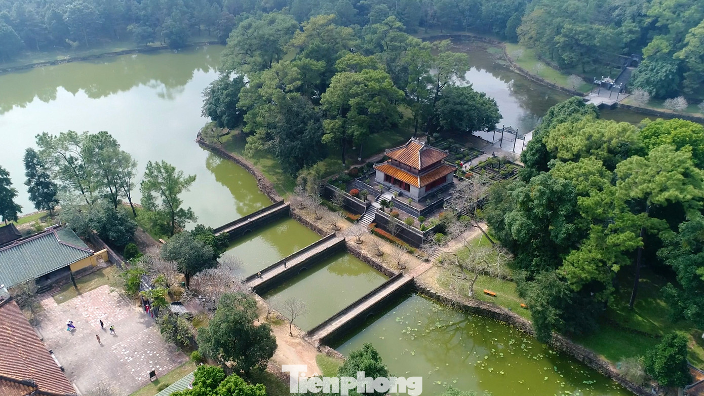 Công trình có kiến trúc uy nghi, chuẩn mực nhất dưới thời nhà Nguyễn và là điểm đến thu hút đông đảo du khách thập phương ghé thăm, chiêm ngưỡng trong hành trình du lịch Huế.