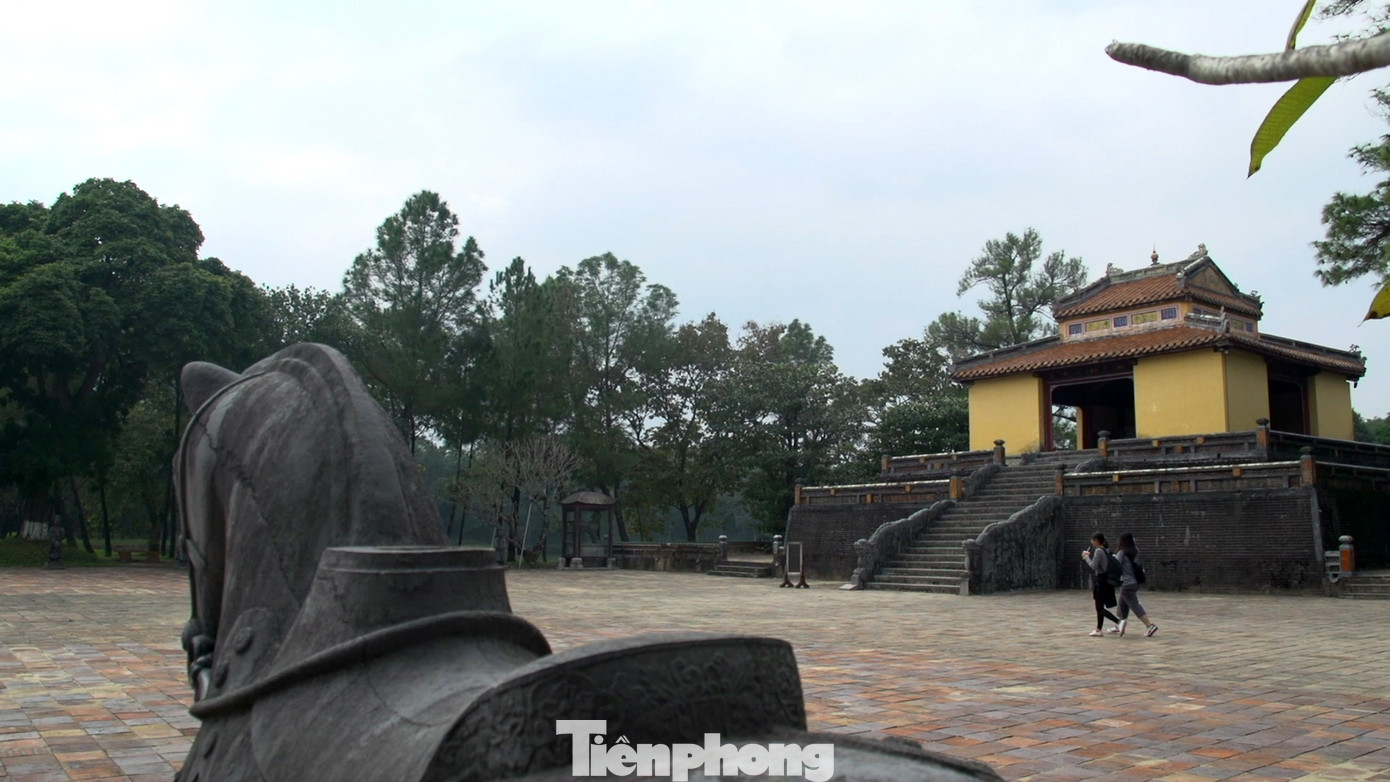 Theo thống kê, khu đồi có đến 40 công trình lớn nhỏ được xây dựng.