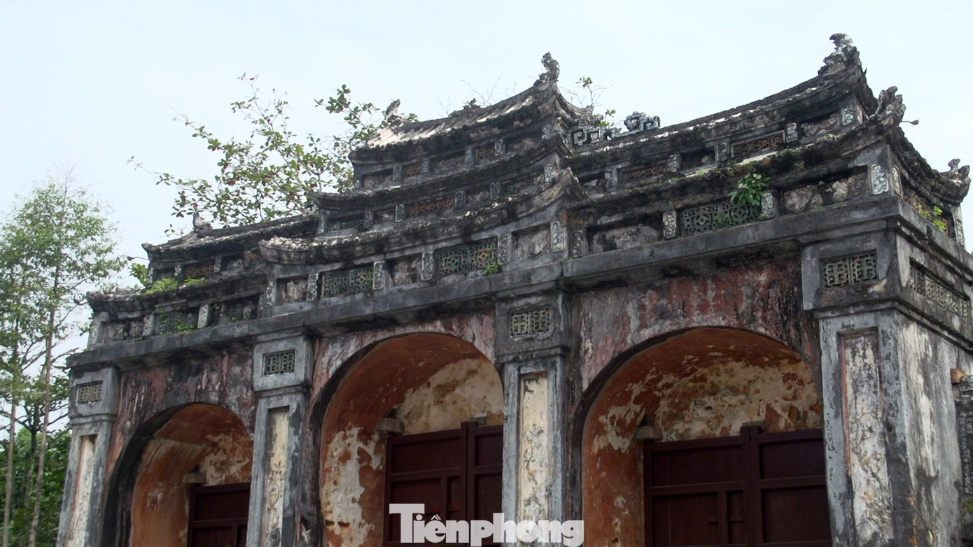 Vua Minh Mạng kế vị vua Gia Long vào năm 1820 và đã có nhiều đóng góp to lớn trong việc cải cách đất nước. Lúc bấy giờ, ông muốn xây một Sơn lăng để làm chốn nghỉ ngơi, thư giãn sau những lo toan triều chính và là nơi để hương hỏa sau khi băng hà.