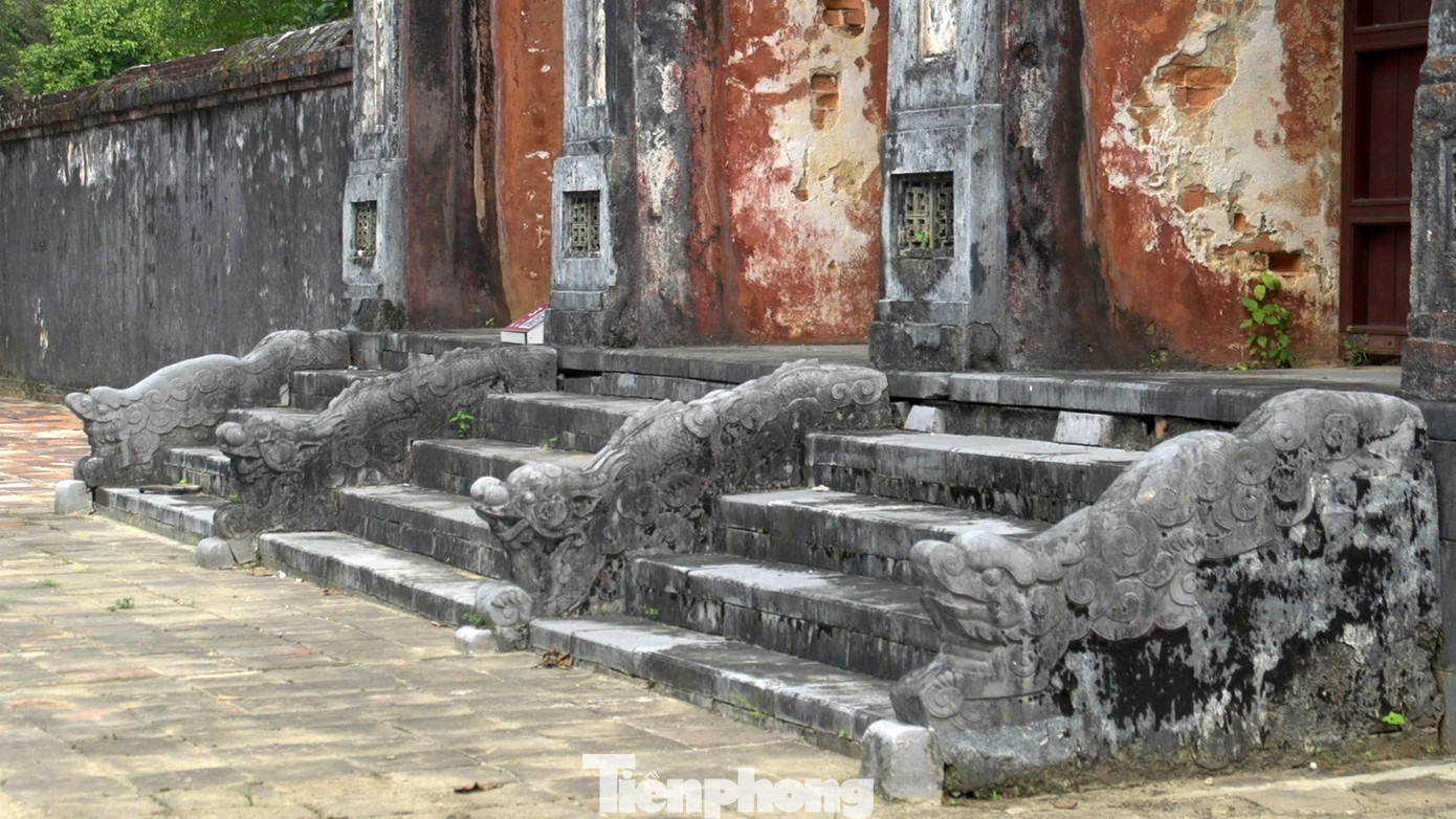 Vua Minh Mạng kế vị vua Gia Long vào năm 1820 và đã có nhiều đóng góp to lớn trong việc cải cách đất nước. Lúc bấy giờ, ông muốn xây một Sơn lăng để làm chốn nghỉ ngơi, thư giãn sau những lo toan triều chính và là nơi để hương hỏa sau khi băng hà.
