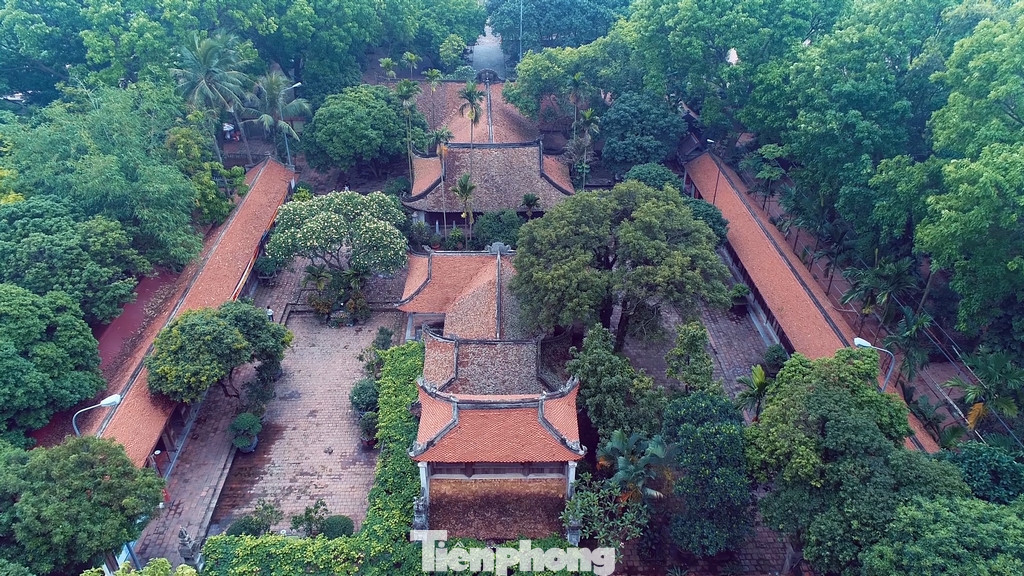 Chùa Đức La, hay còn gọi là chùa Vĩnh Nghiêm, là ngôi chùa cổ tại làng Đức La, xã Trí Yên, (huyện Yên Dũng, tỉnh Bắc Giang).