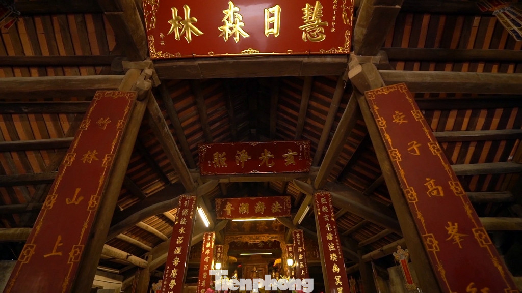 Khối thứ ba cũng làm theo kiểu chữ Công nhưng thấp và nhỏ hơn. Đây là nhà Tổ đệ nhất thờ ba vị sư tổ sáng lập ra Thiền phái Trúc Lâm. Hiện nay, trong nhà Tổ đệ nhất còn đủ ba tượng Trúc Lâm Tam tổ: Trong khám là tượng Hương Vân Trần Nhân Tông, bên ngoài là tượng Pháp Loa và tượng Huyền Quang. Trong này còn có một tấm bia đá rất lớn được khắc từ thời Nguyễn, ghi lại công đức của các vị đã công đức xây dựng chùa và quá trình tu bổ chùa.