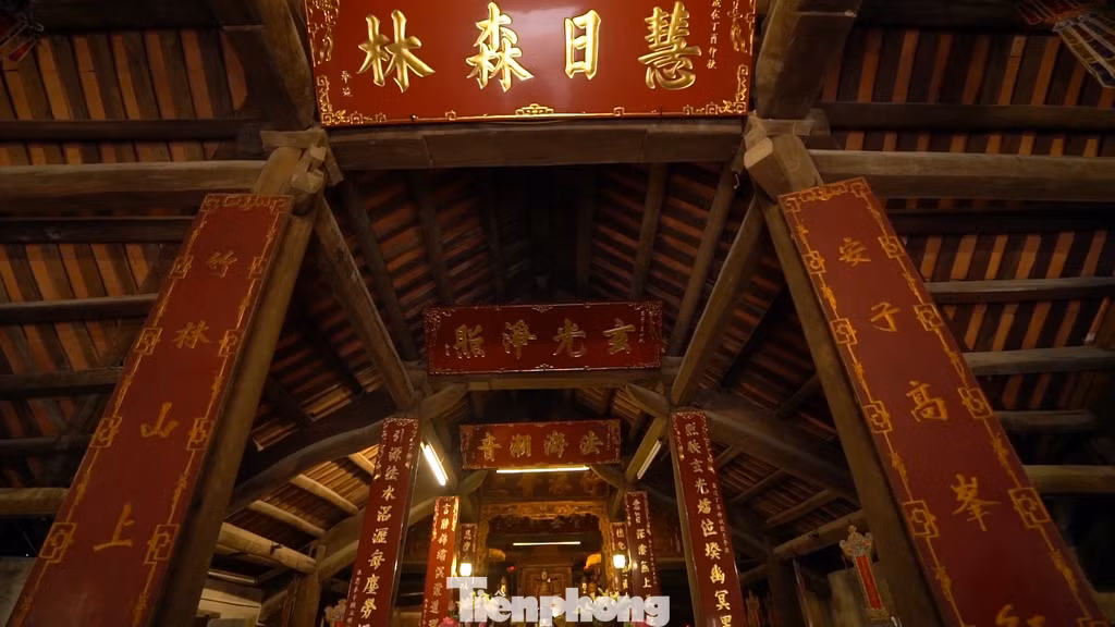 Khối thứ ba cũng làm theo kiểu chữ Công nhưng thấp và nhỏ hơn. Đây là nhà Tổ đệ nhất thờ ba vị sư tổ sáng lập ra Thiền phái Trúc Lâm. Hiện nay, trong nhà Tổ đệ nhất còn đủ ba tượng Trúc Lâm Tam tổ: Trong khám là tượng Hương Vân Trần Nhân Tông, bên ngoài là tượng Pháp Loa và tượng Huyền Quang. Trong này còn có một tấm bia đá rất lớn được khắc từ thời Nguyễn, ghi lại công đức của các vị đã công đức xây dựng chùa và quá trình tu bổ chùa.