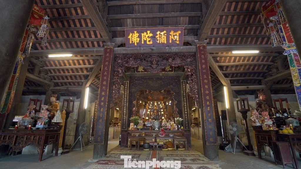 Khối thứ ba cũng làm theo kiểu chữ Công nhưng thấp và nhỏ hơn. Đây là nhà Tổ đệ nhất thờ ba vị sư tổ sáng lập ra Thiền phái Trúc Lâm. Hiện nay, trong nhà Tổ đệ nhất còn đủ ba tượng Trúc Lâm Tam tổ: Trong khám là tượng Hương Vân Trần Nhân Tông, bên ngoài là tượng Pháp Loa và tượng Huyền Quang. Trong này còn có một tấm bia đá rất lớn được khắc từ thời Nguyễn, ghi lại công đức của các vị đã công đức xây dựng chùa và quá trình tu bổ chùa.