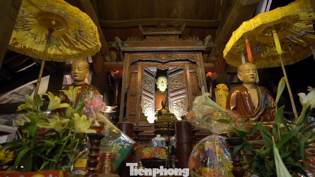 Khối thứ ba cũng làm theo kiểu chữ Công nhưng thấp và nhỏ hơn. Đây là nhà Tổ đệ nhất thờ ba vị sư tổ sáng lập ra Thiền phái Trúc Lâm. Hiện nay, trong nhà Tổ đệ nhất còn đủ ba tượng Trúc Lâm Tam tổ: Trong khám là tượng Hương Vân Trần Nhân Tông, bên ngoài là tượng Pháp Loa và tượng Huyền Quang. Trong này còn có một tấm bia đá rất lớn được khắc từ thời Nguyễn, ghi lại công đức của các vị đã công đức xây dựng chùa và quá trình tu bổ chùa.