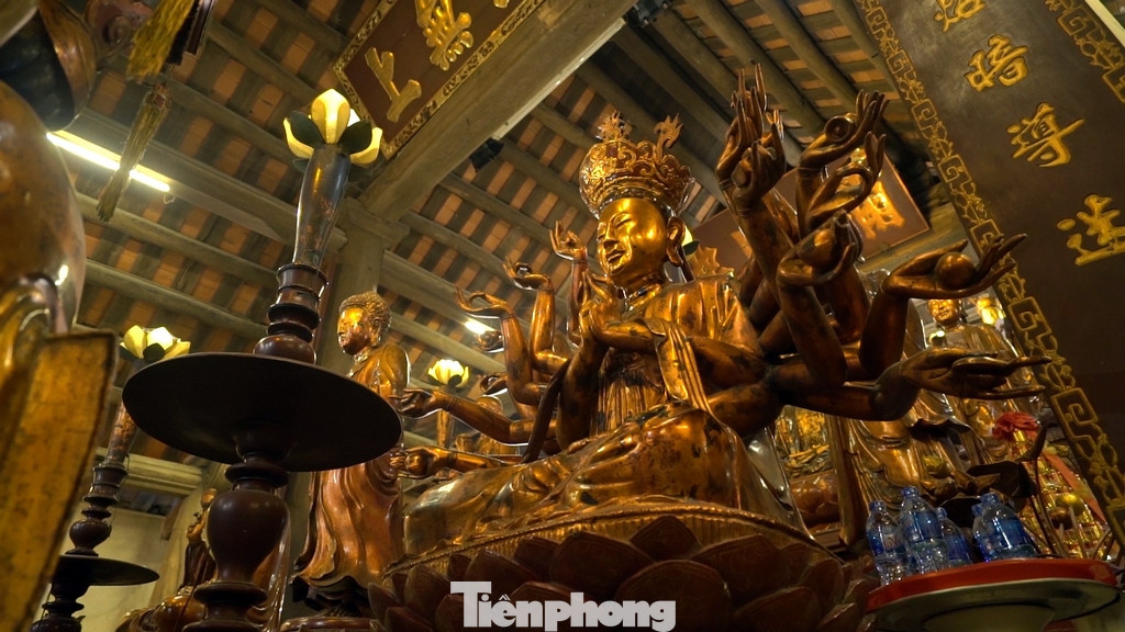 Khối thứ ba cũng làm theo kiểu chữ Công nhưng thấp và nhỏ hơn. Đây là nhà Tổ đệ nhất thờ ba vị sư tổ sáng lập ra Thiền phái Trúc Lâm. Hiện nay, trong nhà Tổ đệ nhất còn đủ ba tượng Trúc Lâm Tam tổ: Trong khám là tượng Hương Vân Trần Nhân Tông, bên ngoài là tượng Pháp Loa và tượng Huyền Quang. Trong này còn có một tấm bia đá rất lớn được khắc từ thời Nguyễn, ghi lại công đức của các vị đã công đức xây dựng chùa và quá trình tu bổ chùa.