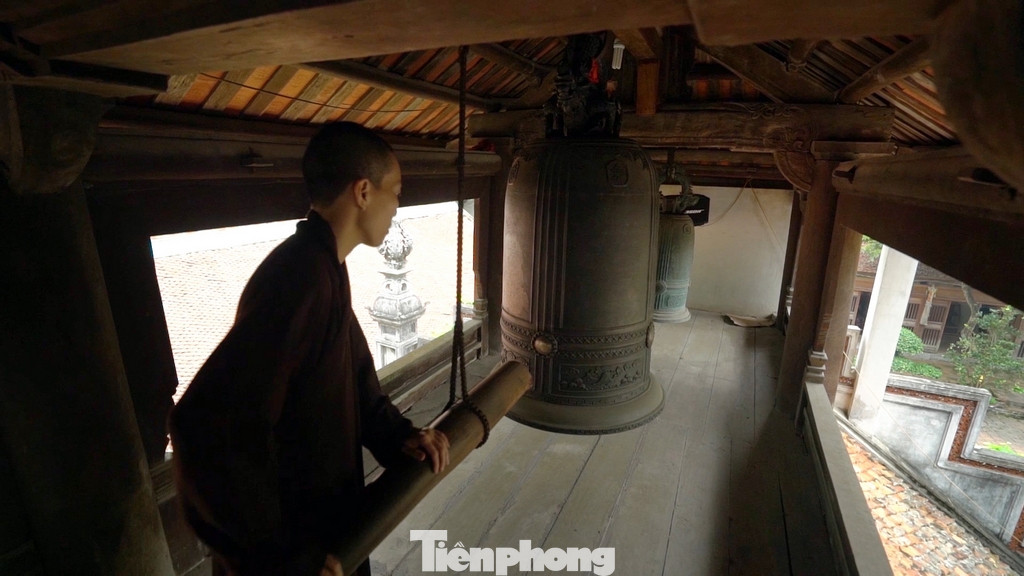 Chùa được kiến trúc trên một trục, hướng Nam Bắc gồm 5 khối: Khối Tam Quan, khối Tam Bảo, nhà thờ Tổ đệ nhất, gác chuông và nhà thờ Tổ đệ nhị, cùng một số công trình khác như hành lang tả vu, hữu vu và khu vườn tháp,…