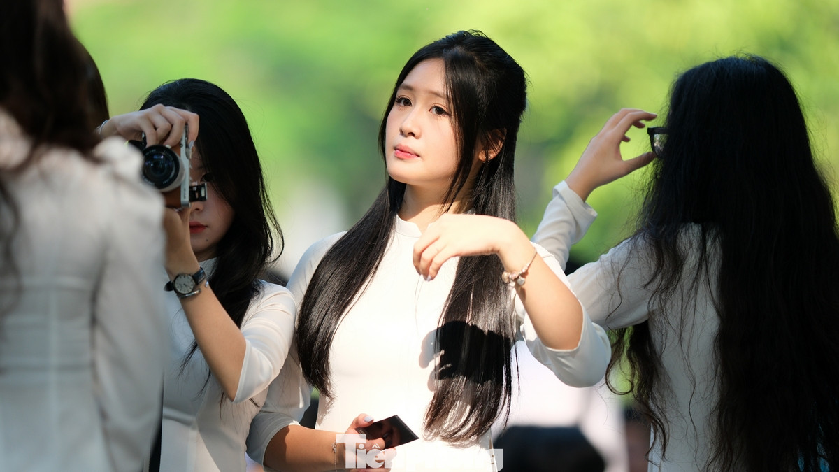 Trên cả nước năm học mới có 23 triệu học sinh tham dự năm học mới. Riêng Hà Nội có đến 2,3 triệu học sinh.