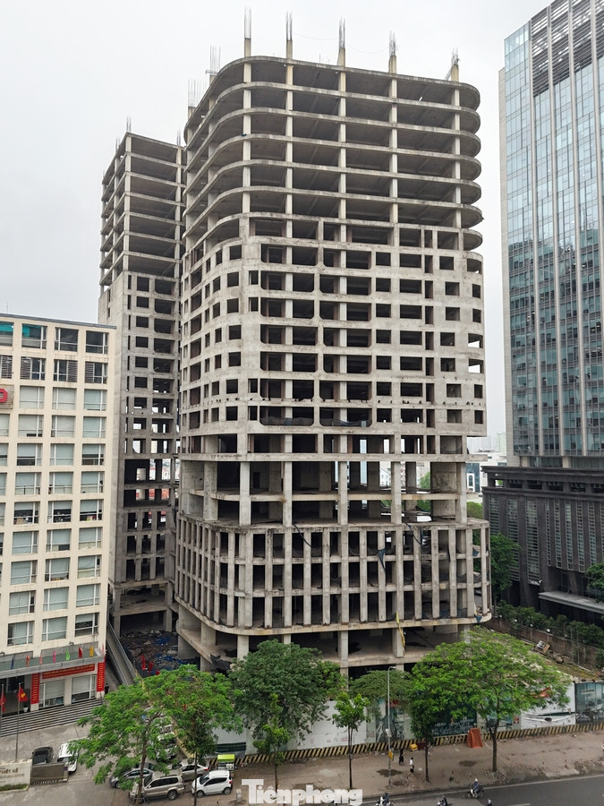 Công trình nằm ở vị trí đắc địa và trên trục đường Lê Văn Lương, khu vực có mật độ các tòa cao ốc được coi là dày đặc nhất Thủ đô.