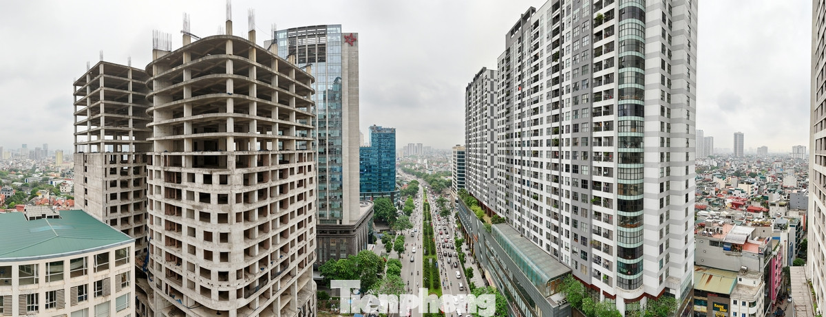 Tòa nhà đã được xây dựng đến những tầng cao cuối cùng của dự án sau đó bị buộc dừng thi công do có sai phạm.