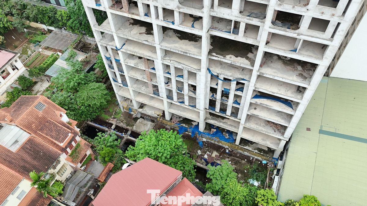 Sau nhiều năm nằm "bất động", nhiều hạng mục của công trình có hiện tượng xuống cấp và hoang hóa.