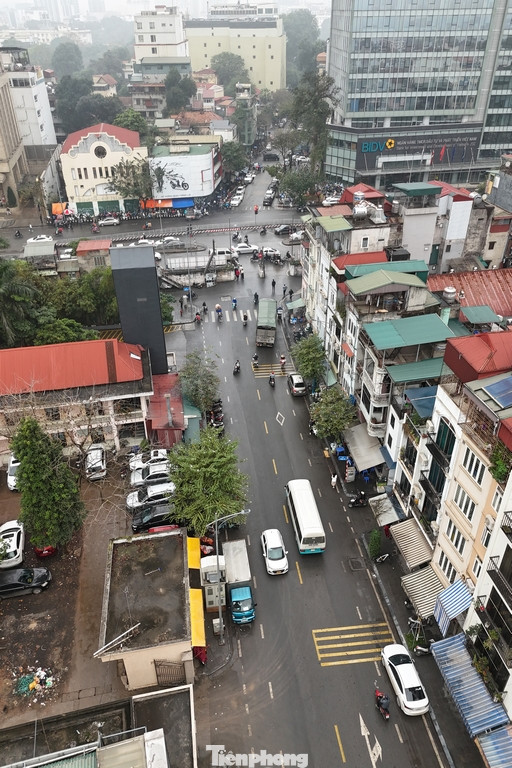 Trong dự án sẽ được bố trí cửa phai tự động và cửa phai lắp ghép để đảm bảo an toàn lũ tại 2 cửa hầm; vuốt dốc đoạn đường Trần Quang Khải trên cao qua đỉnh hầm về 2 phía; mở rộng đoạn từ cửa hầm ra phố Chương Dương Độ; lắp đặt 2 cửa phai ngăn lũ tại 2 đường gom nối đường Trần Quang Khải trên cao vào đường Chương Dương Độ, mở rộng 2 làn xe 2 bên đoạn đường Trần Quang Khải trên cao qua đỉnh hầm về 2 phía.