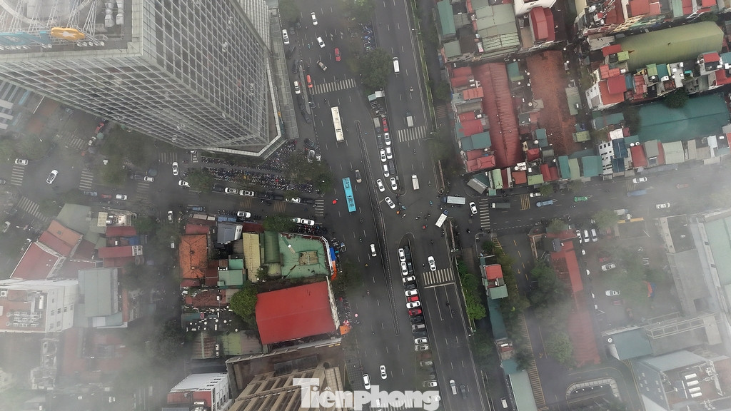 Dự án đầu tư xây dựng hầm đường bộ có kết hợp người đi bộ nối từ phố Trần Nguyên Hãn sang phố Chương Dương Độ được phê duyệt trong kế hoạch sử dụng đất năm 2024 trên địa bàn quận Hoàn Kiếm. Dự kiến dự án sẽ sớm được triển khai trong năm 2024.