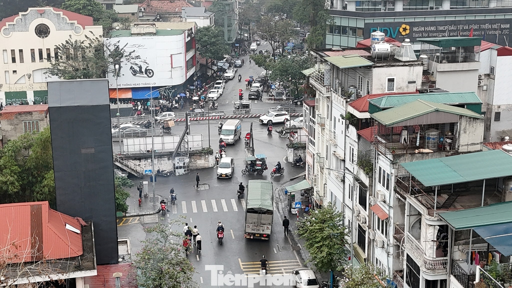 Bên cạnh dự án đầu tư xây dựng hầm đường bộ có kết hợp người đi bộ nối từ phố Trần Nguyên Hãn sang phố Chương Dương Độ, trong kế hoạch sử dụng đất năm 2024 quận Hoàn Kiếm còn một số dự án tại nhà gỗ số: 1A, 7, 9, 10, 11, 14, 16, 17 phường Chương Dương; Dự án chỉnh trang hạ tầng kỹ thuật phố Chương Dương Độ, quận Hoàn Kiếm (đoạn từ nút giao phố Bạch Đằng đến bờ ven sông Hồng, trên địa bàn phường Chương Dương).