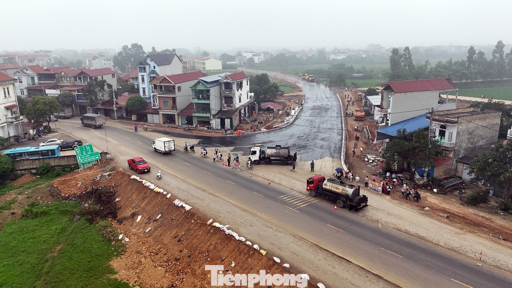 Bên cạnh đó còn đồng thời tạo cơ hội thu hút đầu tư cho hai địa phương đôi bờ sông Cầu.