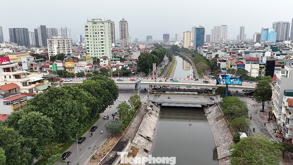 Dự án đầu tư xây dựng tuyến đường Vành đai 3 phía Bắc với chiều dài khoảng 14km. Dự án đầu tư xây dựng đường Hoàng Quốc Việt kéo dài đoạn từ Phạm Văn Đồng đến phố Trần Vỹ (bao gồm cả hầm chui qua đường Phạm Văn Đồng với quy mô hầm 4 làn xe).