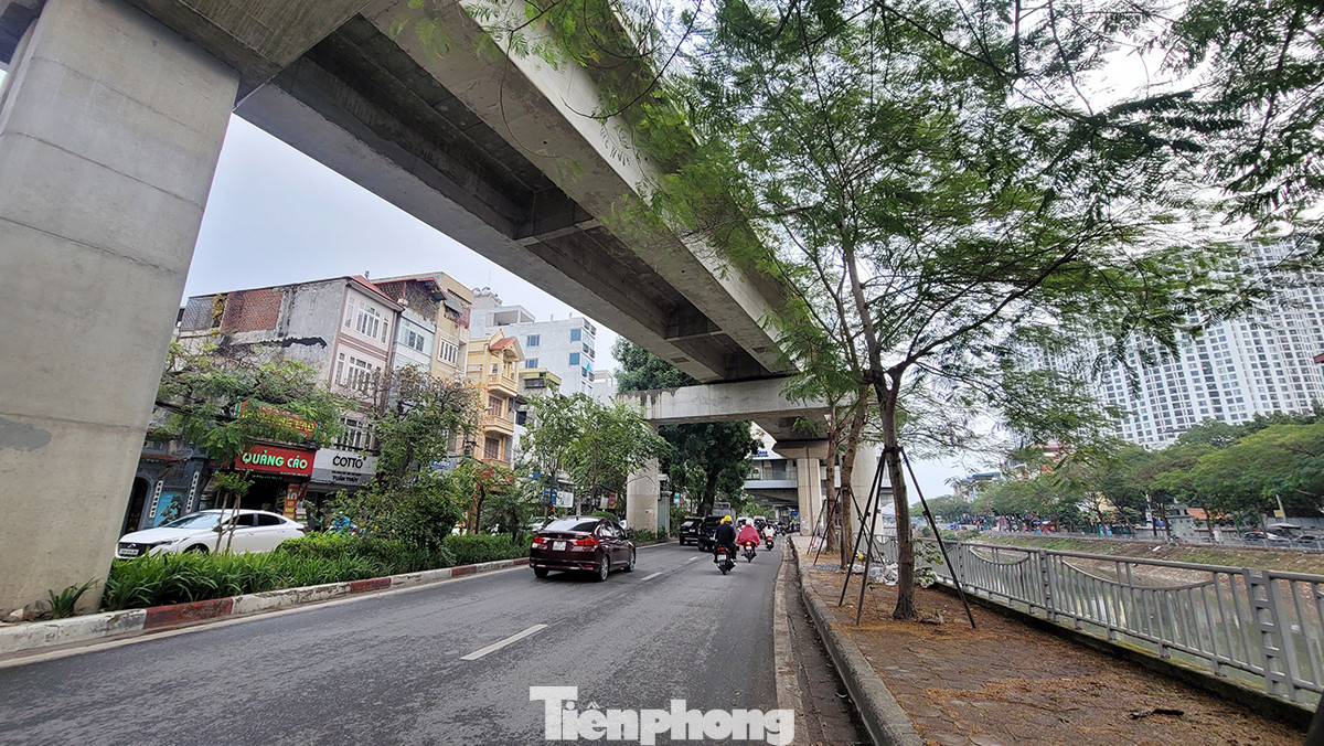 Sở GTVT Hà Nội cho biết, trên cơ sở rà soát tình hình triển khai đầu tư các dự án giao thông thuộc mạng lưới hạ tầng giao thông khung cũng như dự báo tình trạng giao thông tại một số nút giao quan trọng gắn với các dự án giao thông trọng điểm đang triển khai