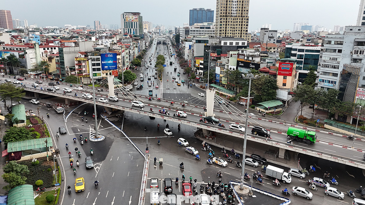 Sau nhiều lần được điều chỉnh, cải tạo Ngã Tư Sở và đường Trường Chinh giao thông phần nào được cải thiện, tuy nhiên tình trạng ùn ứ vẫn thường xuyên xảy ra.