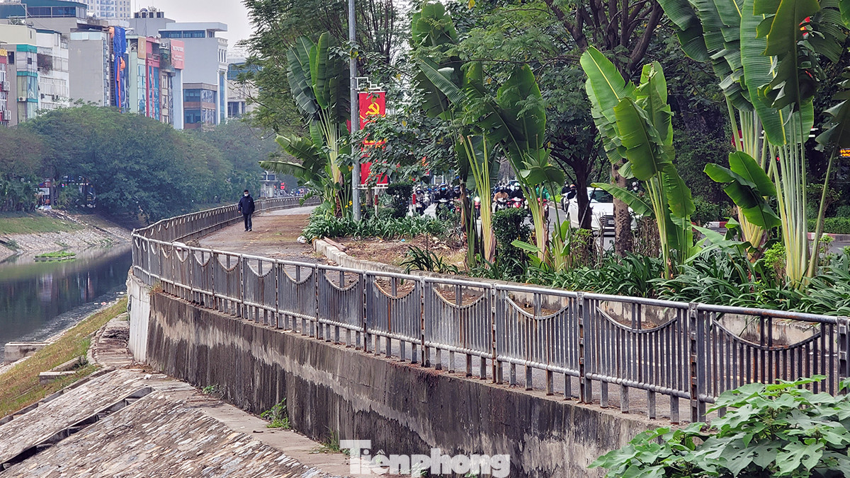 Dự án đầu tư xây dựng tuyến đường Vành đai 3 phía Bắc với chiều dài khoảng 14km. Dự án đầu tư xây dựng đường Hoàng Quốc Việt kéo dài đoạn từ Phạm Văn Đồng đến phố Trần Vỹ (bao gồm cả hầm chui qua đường Phạm Văn Đồng với quy mô hầm 4 làn xe).