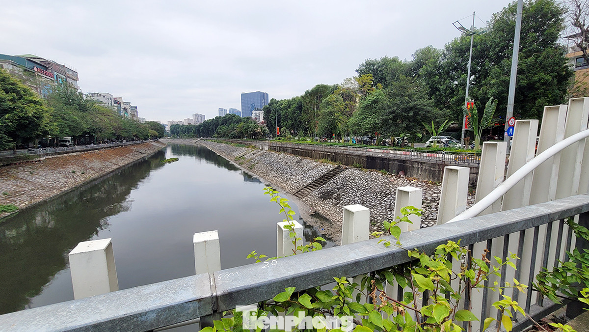 Dự án đầu tư xây dựng tuyến đường Vành đai 3 phía Bắc với chiều dài khoảng 14km. Dự án đầu tư xây dựng đường Hoàng Quốc Việt kéo dài đoạn từ Phạm Văn Đồng đến phố Trần Vỹ (bao gồm cả hầm chui qua đường Phạm Văn Đồng với quy mô hầm 4 làn xe).