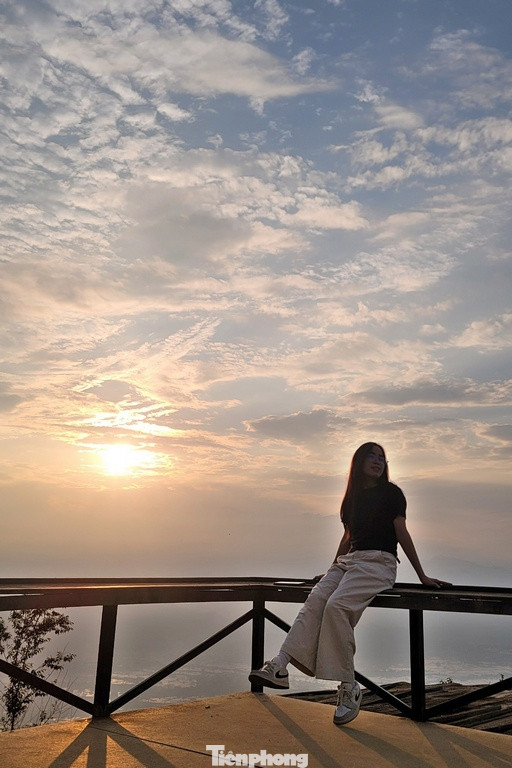 Lên Phình Hồ du khách có thể thỏa sức săn mây với rất nhiều thời điểm trong ngày. Lên Phình Hồ du khách có thể thỏa sức săn mây với rất nhiều thời điểm trong ngày.