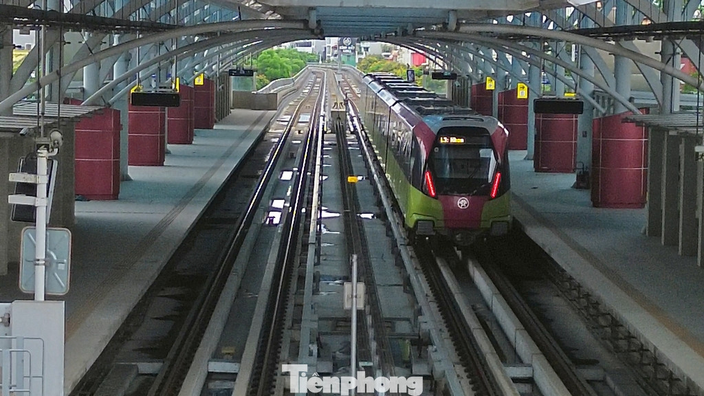 Ngoài ra, trên tàu còn có những khu vực ưu tiên dành riêng cho người khuyết tật, ghế dành cho người già, phụ nữ và trẻ em.