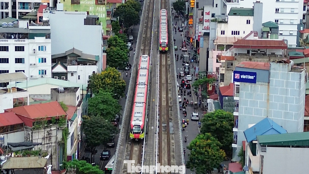 Các đoàn tàu vận hành liên tục trên đường sắt khổ tiêu chuẩn (1435 mm), được thiết kế mới nhất theo chuẩn châu Âu và được nghiên cứu để phù hợp với nhu cầu người Việt.