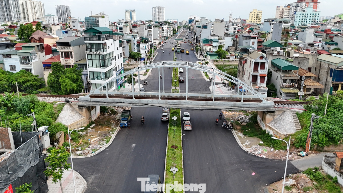 Toàn tuyến dài 1,5km, rộng 40m với 6 làn xe. Tổng mức đầu tư dự án là 1.200 tỉ đồng, trong đó hơn một nửa dành cho giải phóng mặt bằng, hỗ trợ tái định cư, do UBND quận Long Biên làm chủ đầu tư.