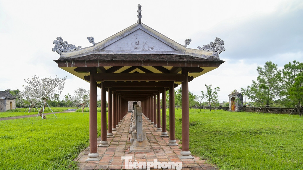 Ngoài việc được xây dựng làm nơi thờ Khổng Tử thì Văn Thánh Miếu Huế còn là nơi thờ Mạnh Tử, Nhan Tử, Tăng Tử, Tư Tử, Thập Nhị Triết và các bậc thánh hiền có công trong việc xây dựng, phát triển đạo Nho.