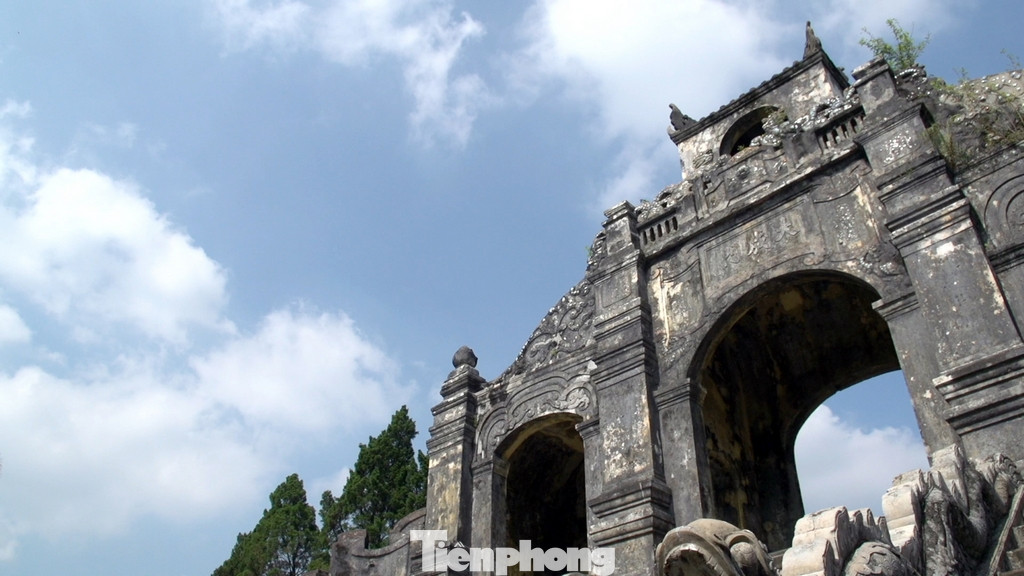 Tới năm 1770 (triều Nguyễn Phúc Khoát) thì Văn Miếu được dời đến xã Long Hồ và được biết tới là Văn Miếu của Đàng Trong.