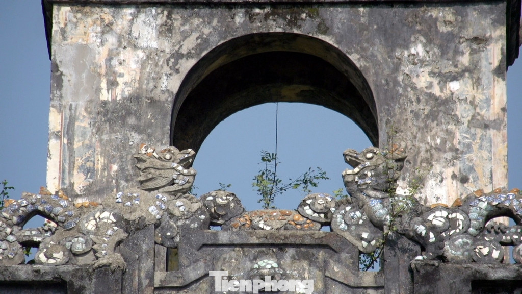 Tới năm 1770 (triều Nguyễn Phúc Khoát) thì Văn Miếu được dời đến xã Long Hồ và được biết tới là Văn Miếu của Đàng Trong.