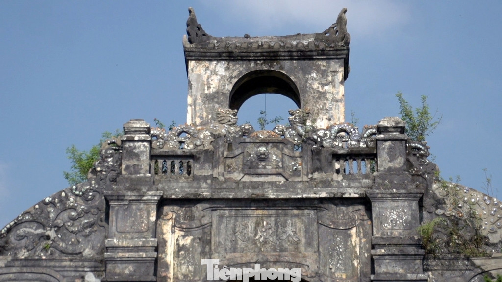 Tới năm 1770 (triều Nguyễn Phúc Khoát) thì Văn Miếu được dời đến xã Long Hồ và được biết tới là Văn Miếu của Đàng Trong.