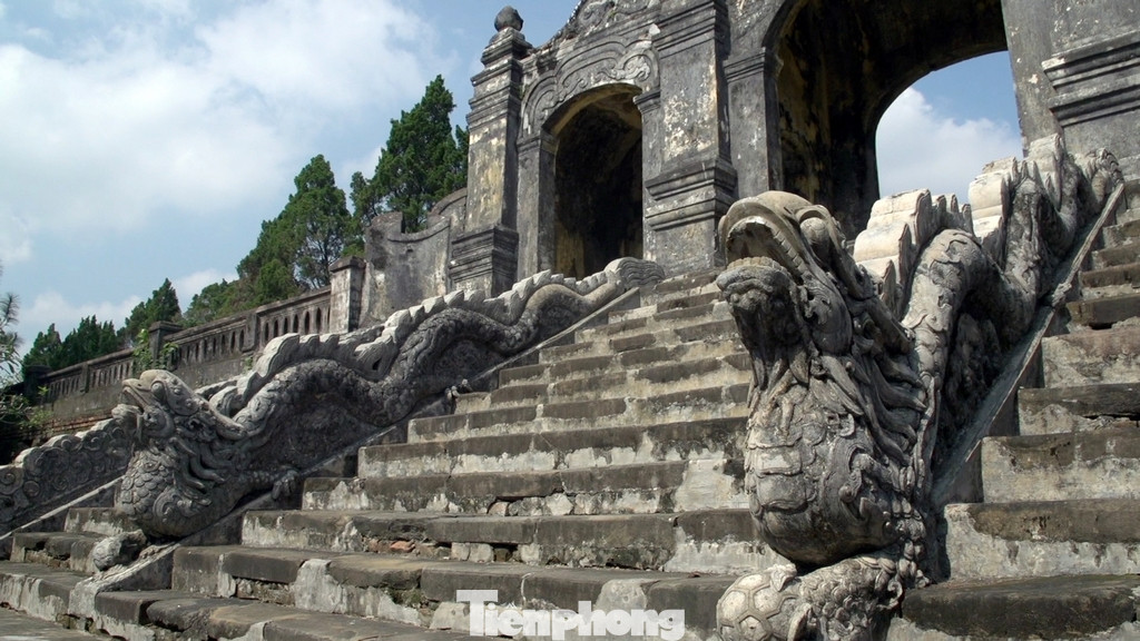 Tới năm 1770 (triều Nguyễn Phúc Khoát) thì Văn Miếu được dời đến xã Long Hồ và được biết tới là Văn Miếu của Đàng Trong.