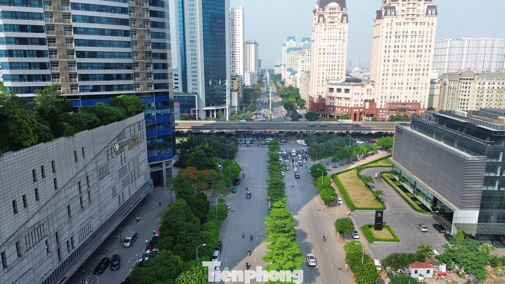 Nút giao Mễ Trì - Dương Đình Nghệ - Phạm Hùng nối liền quận Nam Từ Liêm và quận Cầu Giấy là nơi có lưu lượng phương tiện giao thông lớn. Vào giờ cao điểm, nút giao Mễ Trì - Dương Đình Nghệ thường xuyên xảy ra ùn tắc kéo dài. Nút giao Mễ Trì - Dương Đình Nghệ - Phạm Hùng nối liền quận Nam Từ Liêm và quận Cầu Giấy là nơi có lưu lượng phương tiện giao thông lớn. Vào giờ cao điểm, nút giao Mễ Trì - Dương Đình Nghệ thường xuyên xảy ra ùn tắc kéo dài.